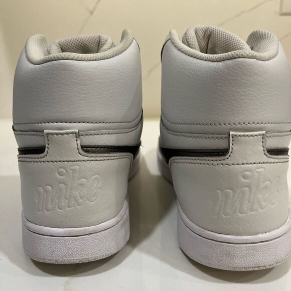 Nike White and Gray Sneakers - Picture 6 of 8